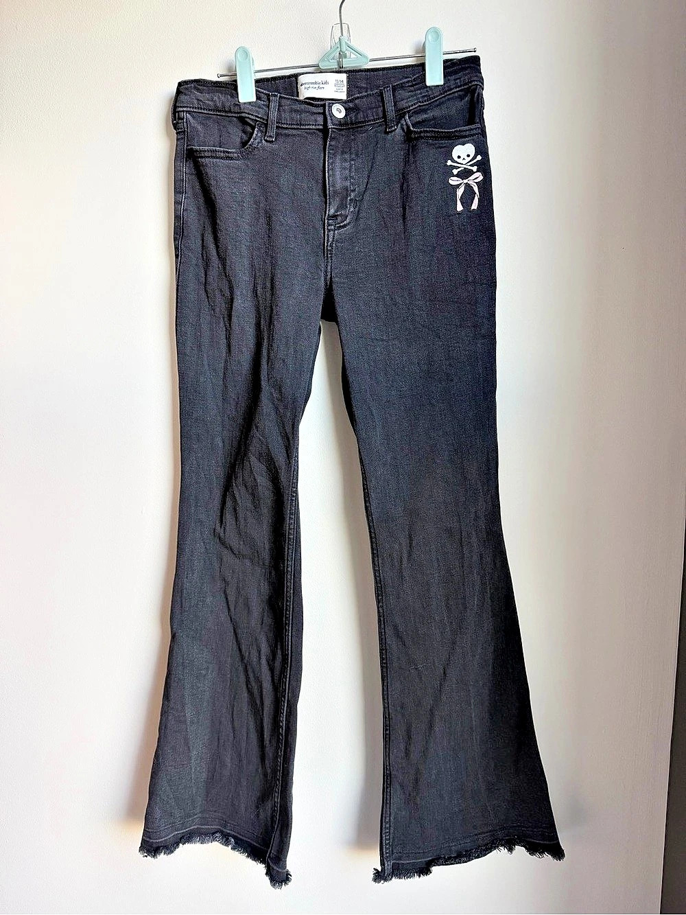 Abercrombie Kids High Rise Flare Girls 13/14 Black Jeans skull crossbones